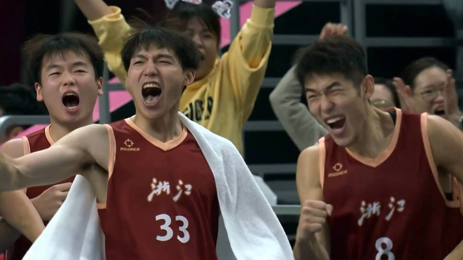 雷速体育直播官网-低级别篮球联赛决赛震撼战罢，险胜夺冠