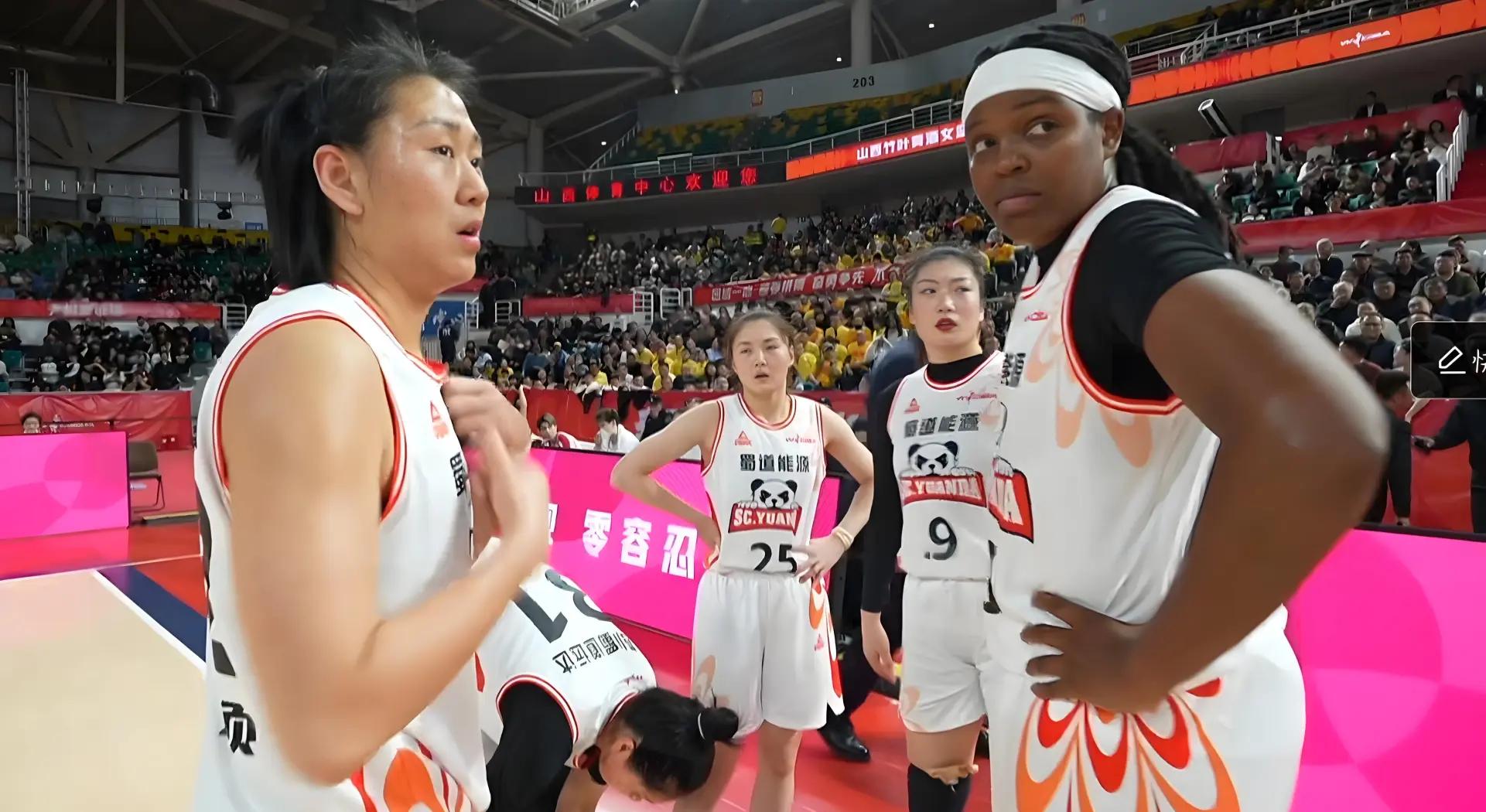 低级别篮球联赛决赛震撼战罢,险胜夺冠 低级别篮球联赛决赛震撼战罢,险胜夺冠