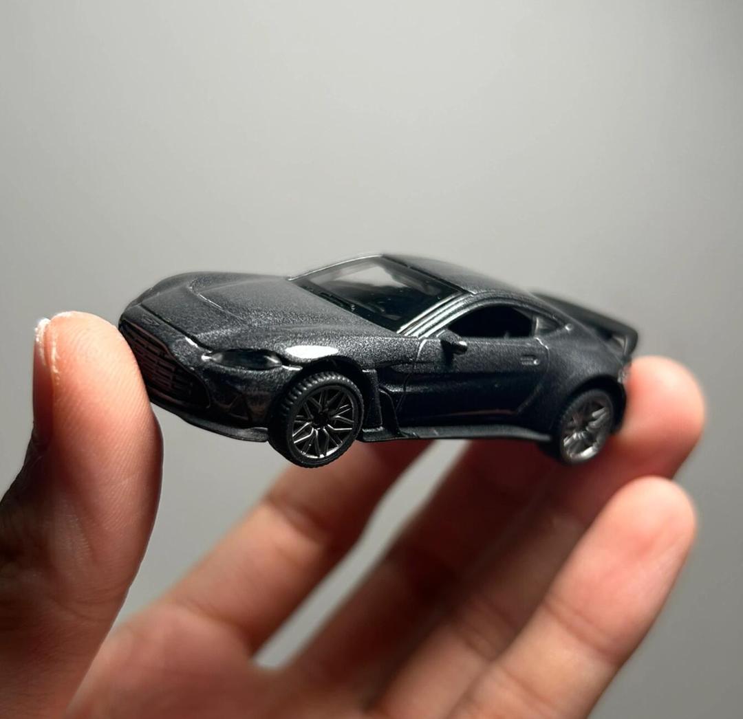 阿斯顿马丁鏖战迈凯伦，塞恩斯状态火热