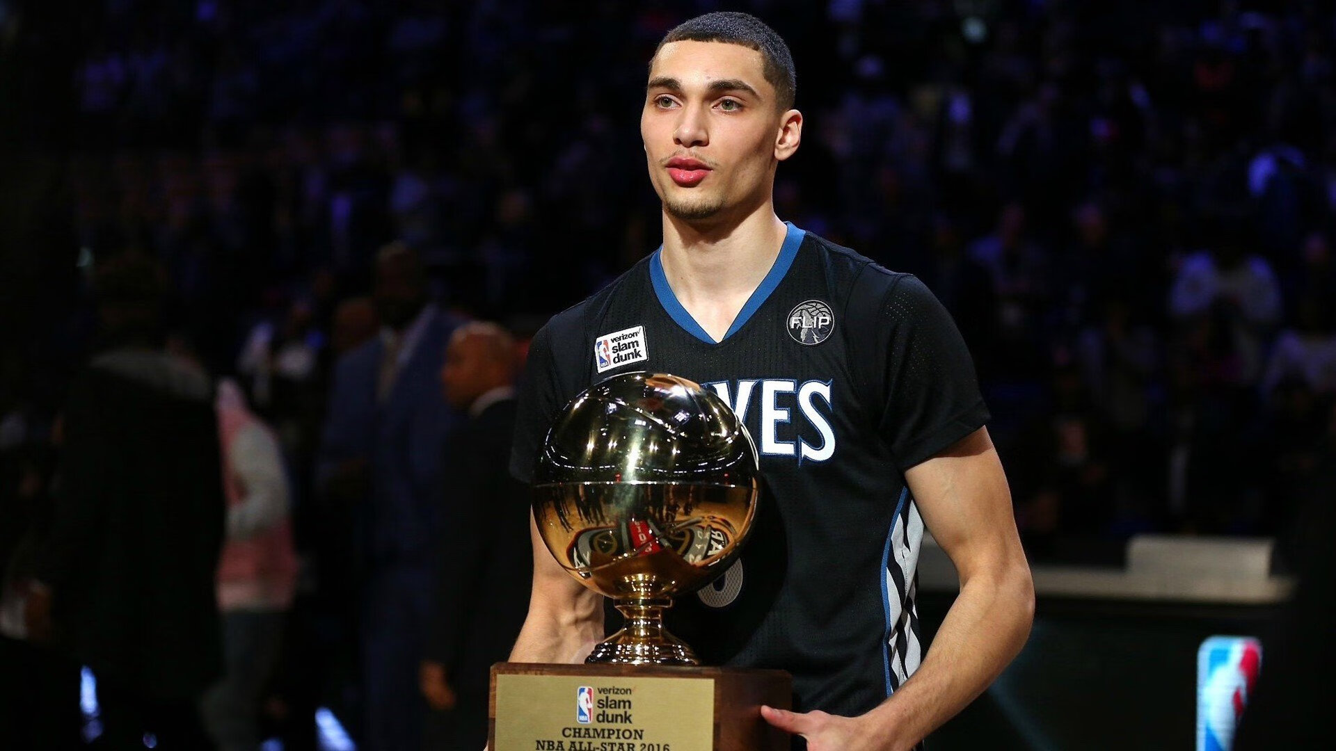 年度焦点之战，上海队最后时刻绝杀黄蜂，诠释篮球魅力